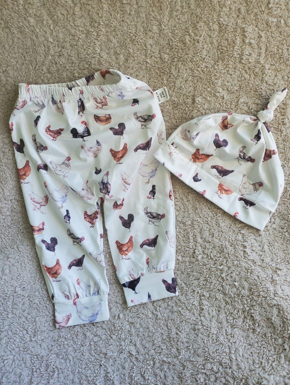 SHEIN White Kids Pajama Bottoms & Knot Hat with Chicken Print
